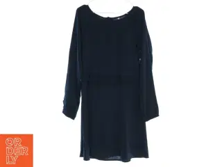 Kjole fra Only (str. 140)