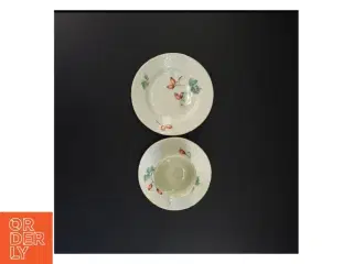 Kaffesæt med underkop og desserttallerken Hyben fra Bing Og Grøndal (str. Diameter 15 cm top 6 x 7 cm)