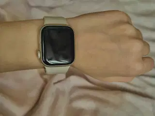 Apple Watch Series 7 beige