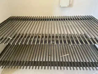 HALV PRIS hylder perfekt stand