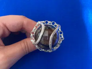 Unik ring med drejelig kugle i ægte sten og sølv