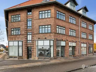 119 m² velbeliggende hjørnebutik