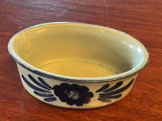 Stentøjs fad og 2 krukker