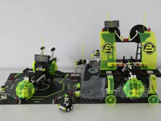 LEGO SPACE - Blacktron II - 6988 - Alpha Centauri 