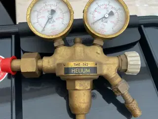 Helium regulator