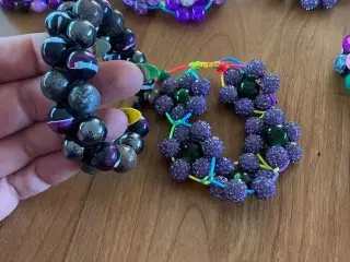 Nye knyttede armbånd