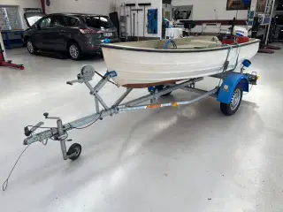 Jolle med motor og trailer