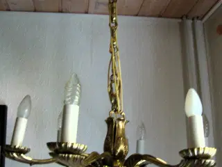 Lysekrone i messing