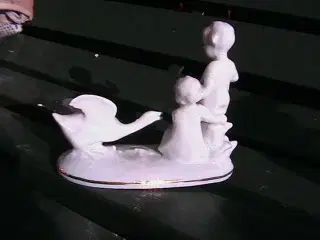 Gammel hvid porselænsfigur 185,-kr