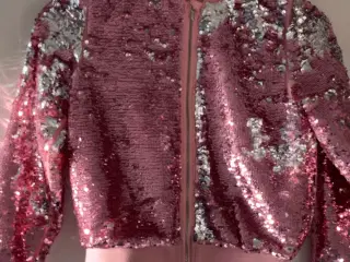 Kjoler - jakker - bukser og bluser 