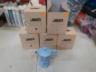 5 stk. kaffekogere BIALETTI MOKA EXPRESS RED BLUELIGHT BLUE, med 3 stk. kopper