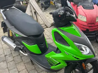 Næsten ubrugt scooter