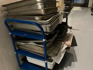 2 stk. Vogne i stål (uden indhold)