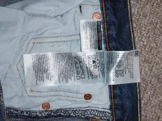 Shorts LEVI'S str. 32