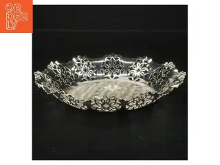 Nyt Sølvfad med blomsterdesign fra Dahl Guldsmed og Solvsmed (str. Ø 20x2 cm)