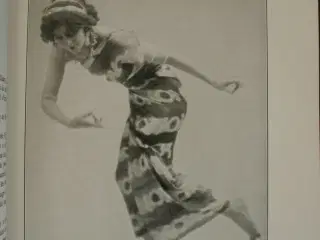 adoree villany - phryne moderne devant l'areopage,