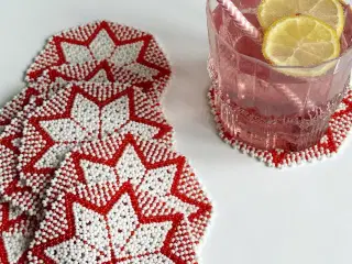 Perlesyede glasbrikker, hvid/rød, 10 stk samlet