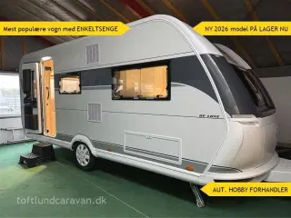 2026 - Hobby De Luxe 495 UL   NY 2026. Sønderjyllands aut. HOBBY forhandler. Enkeltsenge m/lameludtræk, NU PÅ LAGER TIL OMGÅENDE LEVERING.