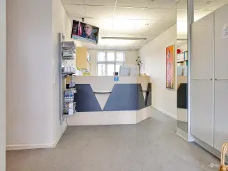 Nyrenoveret kontorlokaler med p-pladser i Kolding midtby