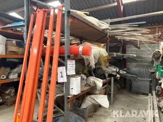 Pallereol med blandet byggematerialer