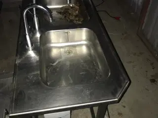Rustfrit stålbord med 2 vaske