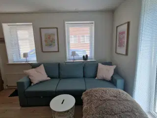 Sofa med chaiselong og opbevaring 