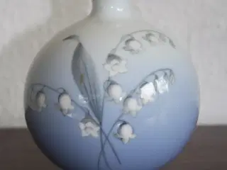 Vase m. liljekonval fra Bing og Grøndahl