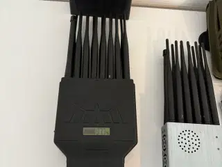 Kraftig jammer tager 16 signaler