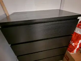 Kommode sort 