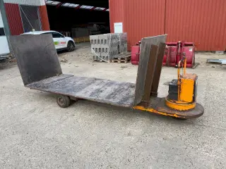 Lydersen Eltruck med lad til bigballer