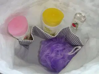 Toilet taske, romantisk, grå, hvid, sort