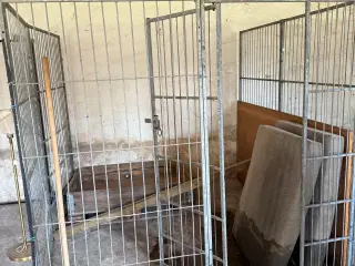To Hundegård 