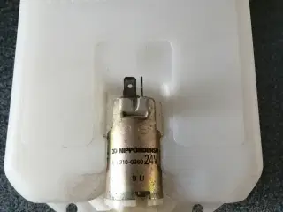 ELEKTRISK FORRUDEVASKER BEHOLDER