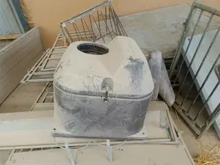 - - - Drikketrug frostfri
