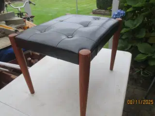 1 stk Erik Jørgensen Fodskammel med Teak ben