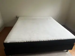 Soveværelsesseng 180x200cm sælges
