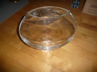 oval glas vase, den er 23 cm høj, 25 cm 
