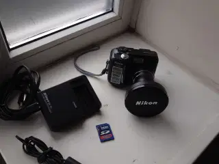 Nikon 4300 2 gb kort og vidvinkel objektiv