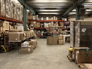 Stort lagerlokale på 604 m² i Albertslund – ideelt til logistik og opbevaring