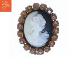 Kamee broche med brun stenramme (str. 3,5 cm)