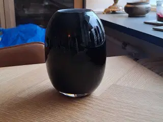 Sort glas vase