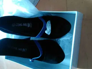 Sorte sko med cobalt blå detaljer 