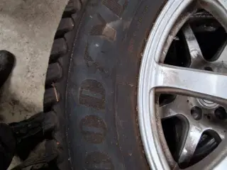 Pigdæk 215/65r16 98T