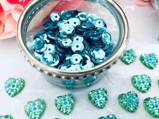 Hjerter + palietter til dekoration/ hobby