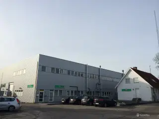 Super velbeliggende lager med kontor