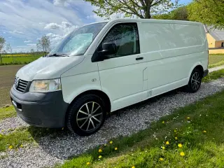 VW Transporter 1,9 TDI Kassevogn Lang Nysynet