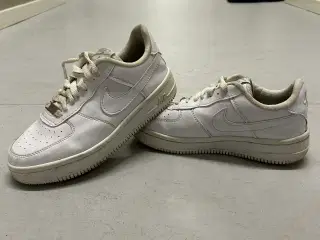 Et par super lækre Nike Air Force 1 i størrelse 38