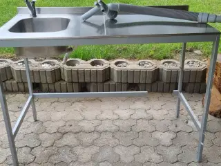 Stålbord med vask