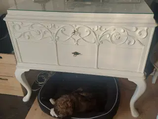 gamle hvid kommode