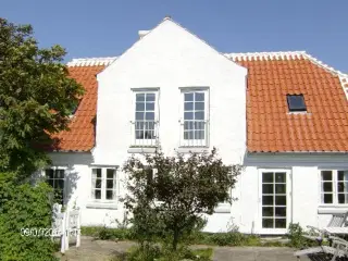 Unikt Gl. Skagens hus, n�r hav, hede, havn i by til 6 personer, p� 150 m2